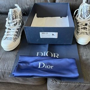 Men Dior sneakers Authentic.